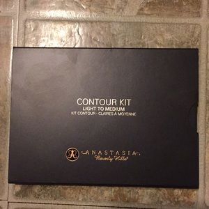 Anastasia Beverly Hills Powder Contour Kit